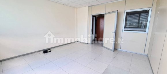 Oficina de 5 habitaciónes en Rescaldina, Italy No. 82091 13