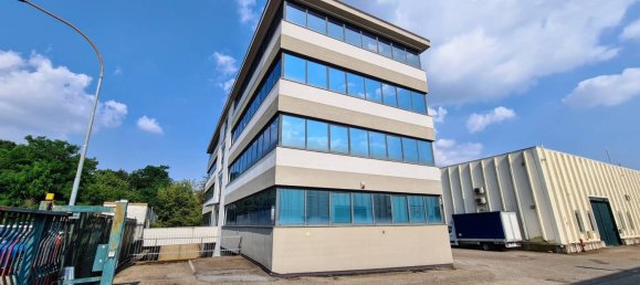 Oficina de 5 habitaciónes en Rescaldina, Italy No. 82091 25