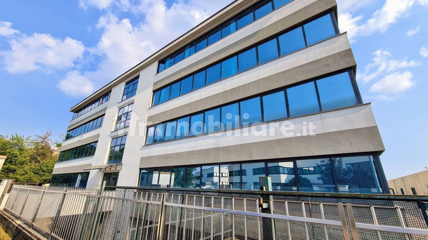 Oficina de 5 habitaciónes en Rescaldina, Italy No. 82091