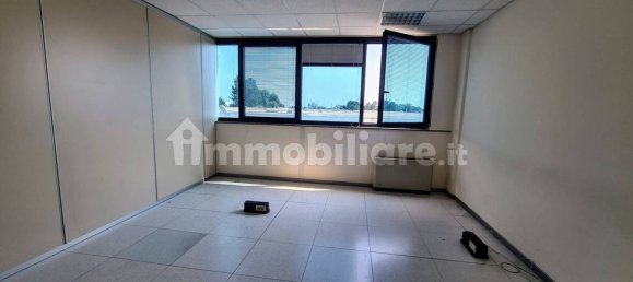 Oficina de 5 habitaciónes en Rescaldina, Italy No. 82091 29