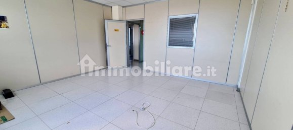 Oficina de 5 habitaciónes en Rescaldina, Italy No. 82091 15