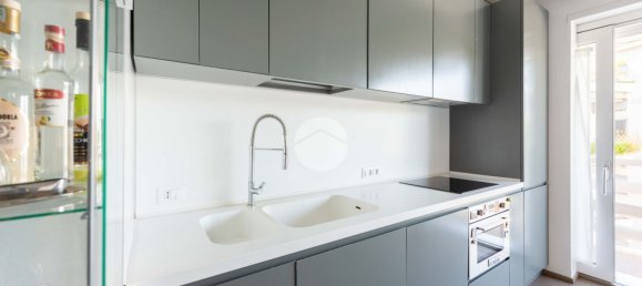 2 rooms Apartment in Rome, Italy No. 91695 8