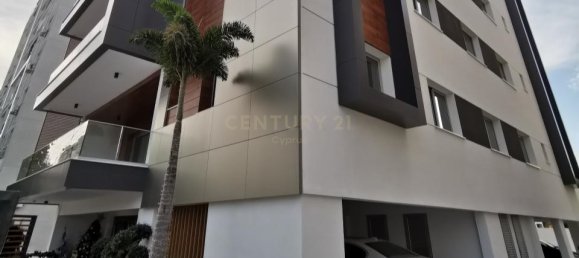 2 bedrooms Apartment in Limassol, Cyprus No. 789 3