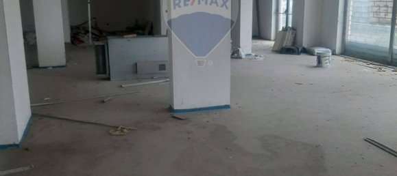 Коммерческая недвижимость 425м² в Перо, Италия № 58106 10