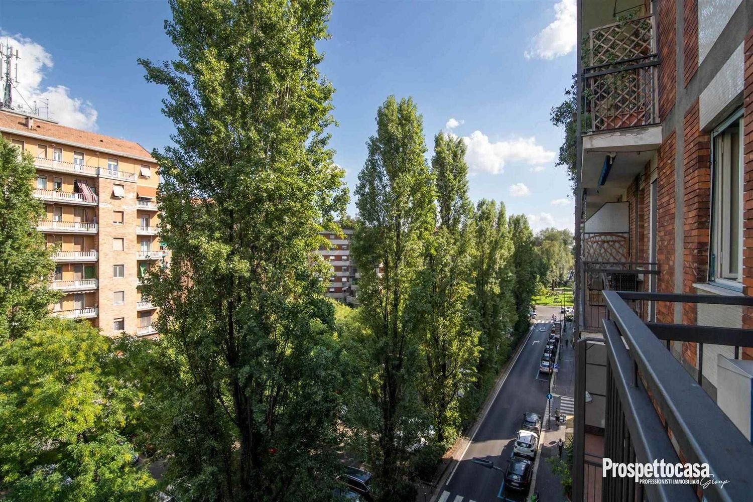 Apartamento de 2 dormitorios en Milan, Italy No. 387905