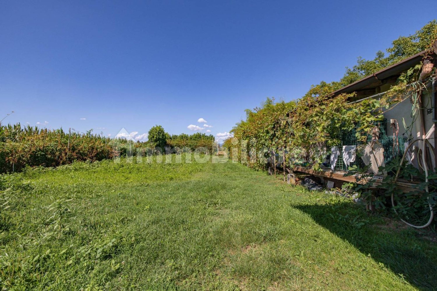 2100m² Land in Cislago, Italy No. 307853