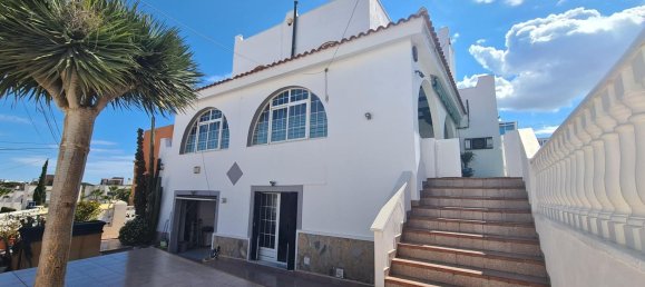 6 bedrooms House in Alicante, Spain No. 151738 2