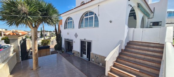6 bedrooms House in Alicante, Spain No. 151738 5