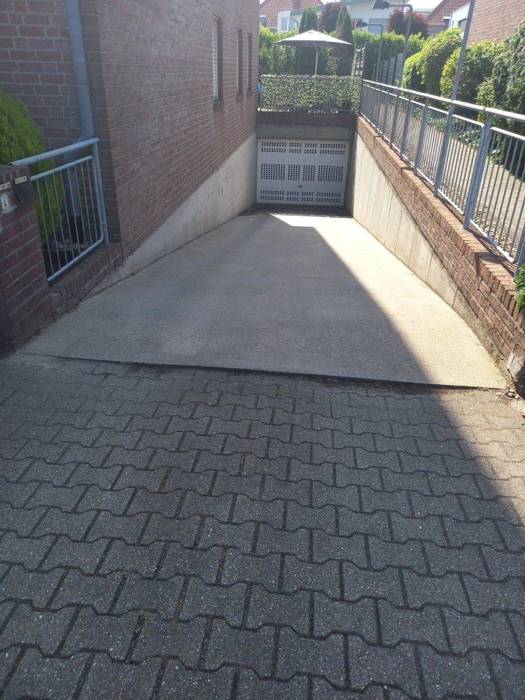  موقف سيارات في Kleve, Germany رقم 250191