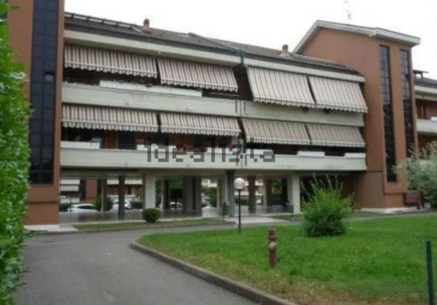 Apartamento de 3 dormitorios en Magenta, Italy No. 366425