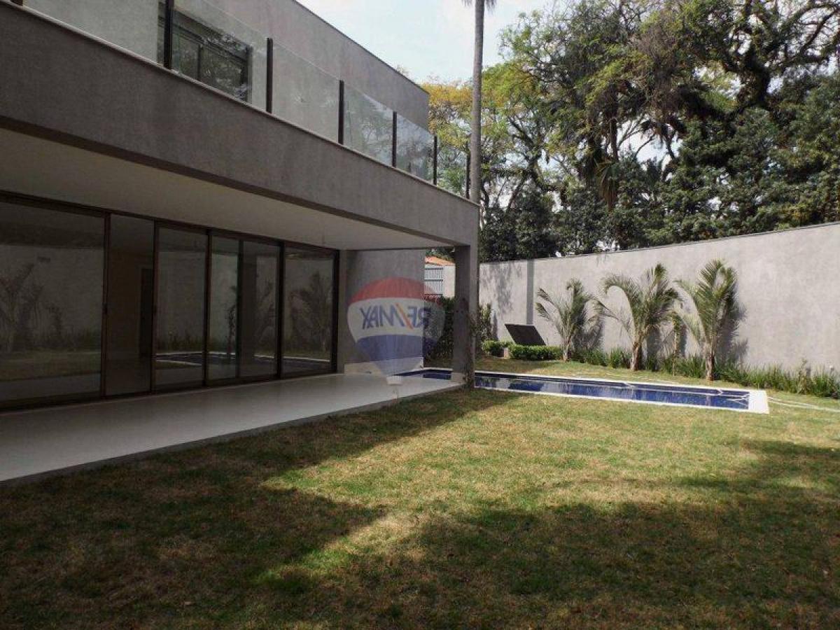 Casa de 4 dormitorios en Sao Paulo, Brazil No. 529196