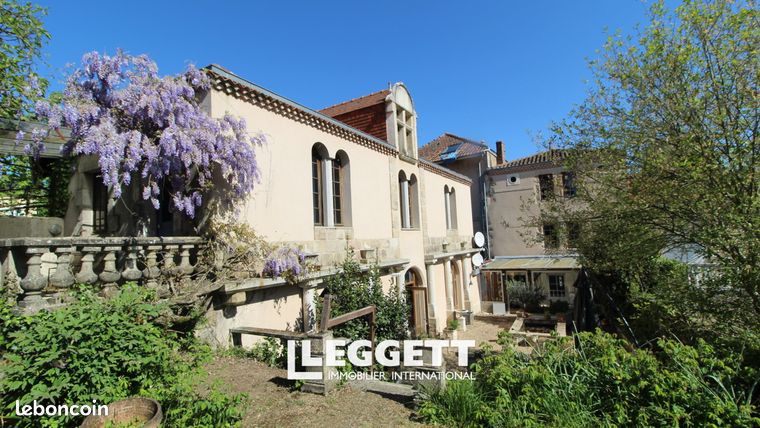 Замки и поместья с 5 спальнями в Конфолан, Франция № 309523