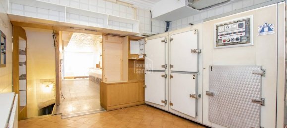 Коммерческая недвижимость с 4 спальнями в Сьютаделья-де-Менорка, Испания № 5041 7