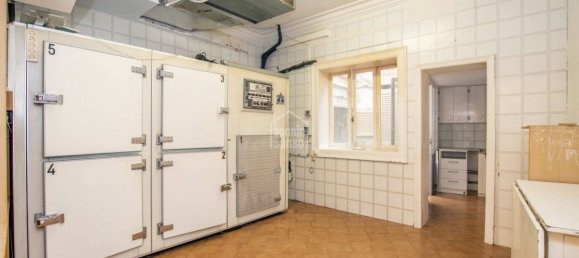 Коммерческая недвижимость с 4 спальнями в Сьютаделья-де-Менорка, Испания № 5041 6