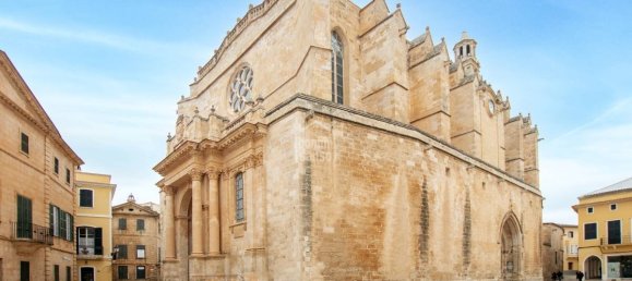 Коммерческая недвижимость с 4 спальнями в Сьютаделья-де-Менорка, Испания № 5041 2