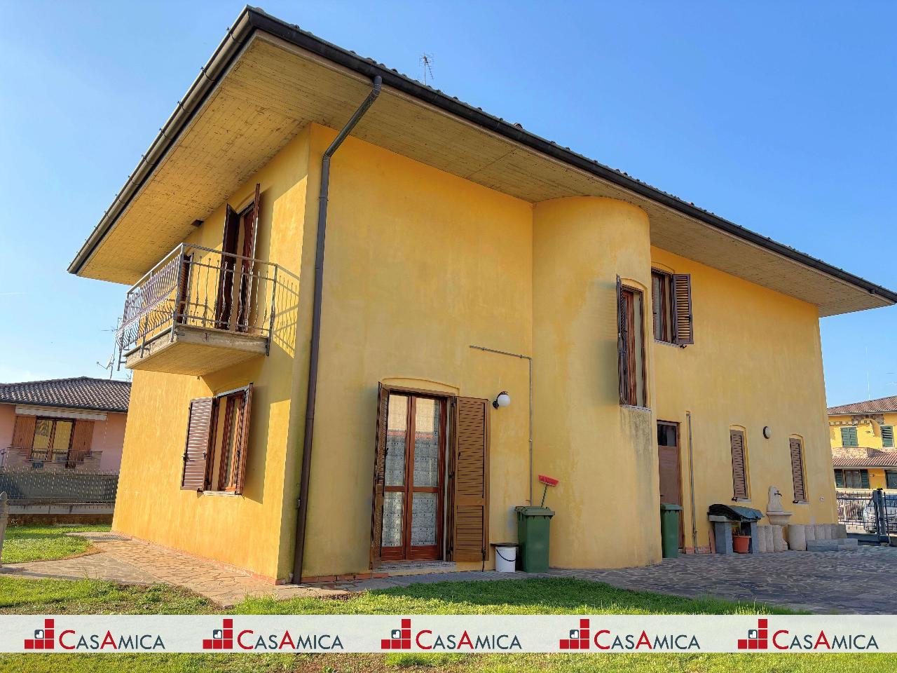 Villa de 4 habitaciónes en Antegnate, Italy No. 152771