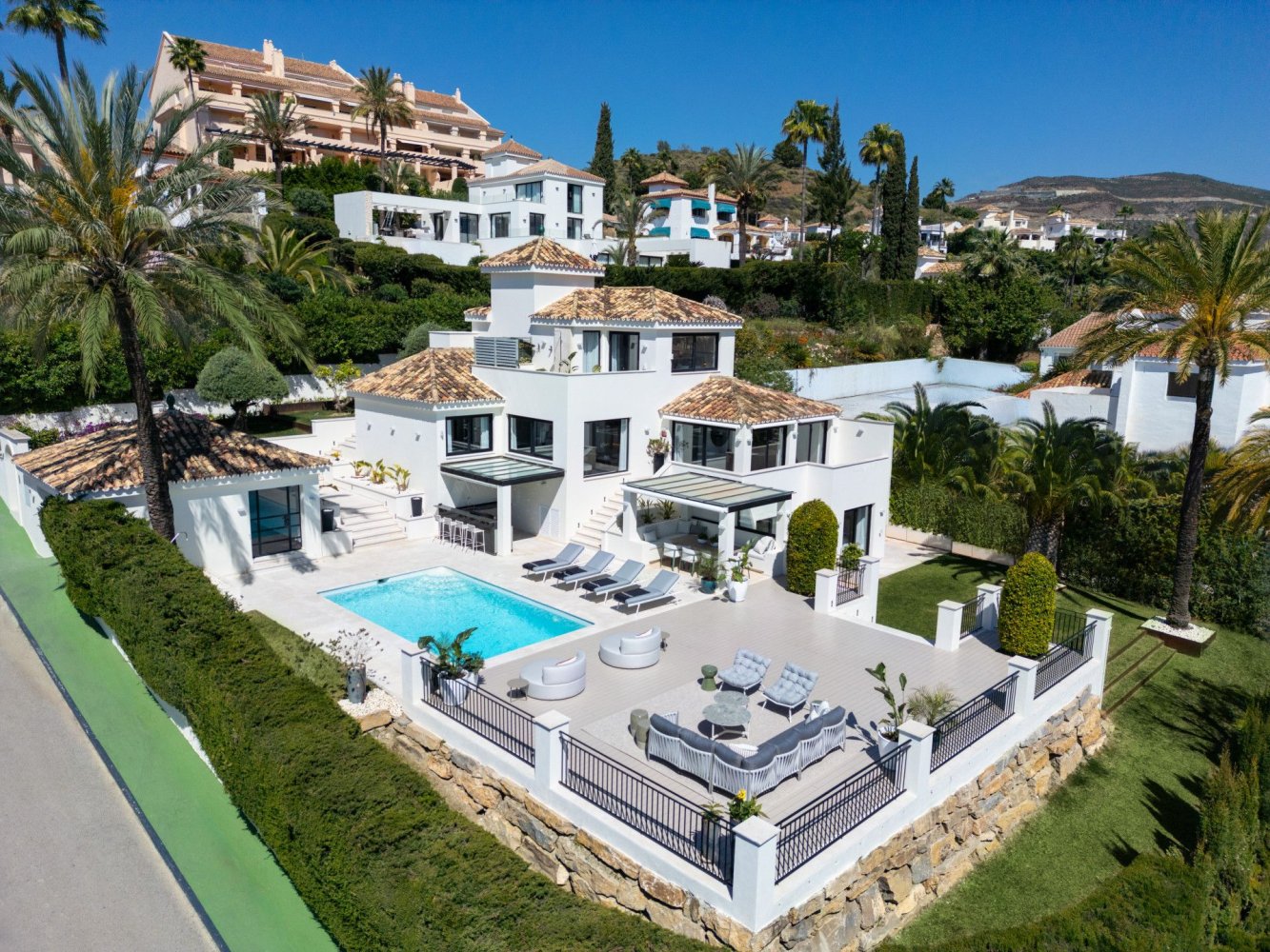 5 bedrooms Villa in Marbella, Spain No. 103447