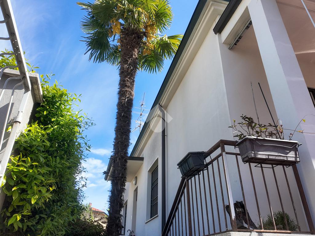 3 bedrooms Villa in Treviglio, Italy No. 153071