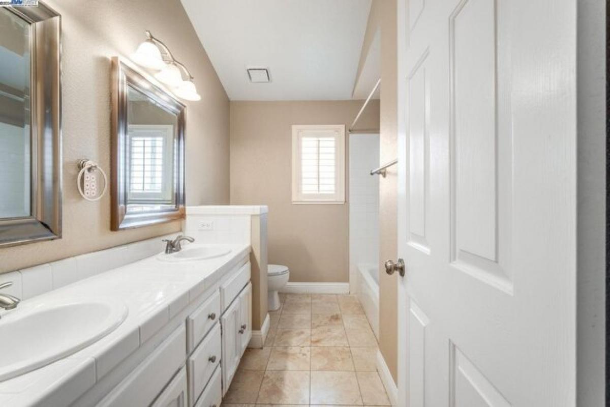 5 bedrooms House in Vacaville, USA No. 401376