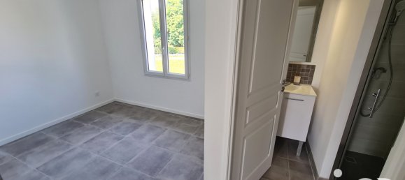 Casa de 4 dormitorios en Les Essards, France No. 348613 19