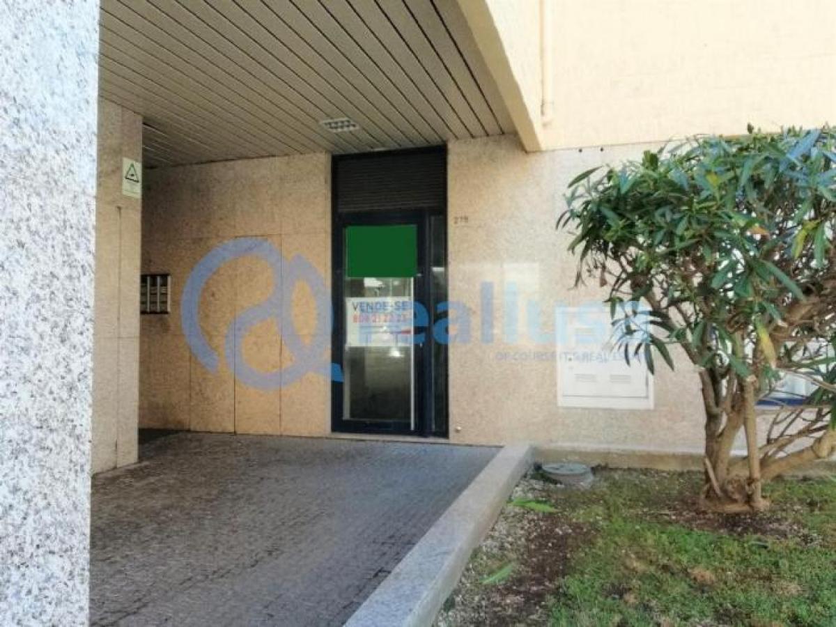 Tienda en Porto, Portugal 224 m² No. 8182