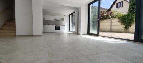 5 Schlafzimmer Haus in Tours, France, Nr. 301596 2