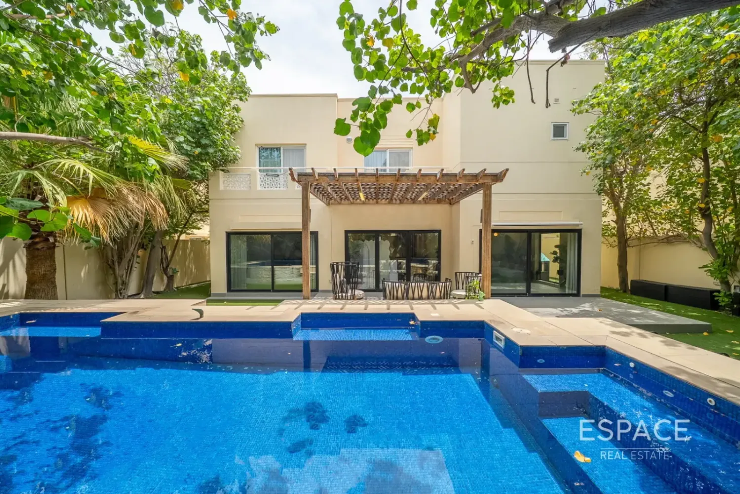 5 bedrooms Villa for sale in Meadows, Dubai, UAE № 209168