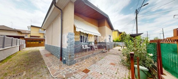 3 rooms Villa in Cesano Maderno, Italy No. 274458 2