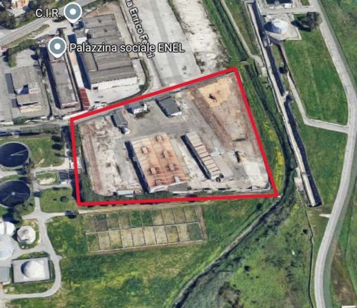 Entrepôt à Brindisi, Italy 23472m² No. 293348