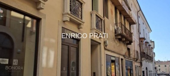 2-salle Propriété commerciale à Bassano del Grappa, Italy No. 157392 2