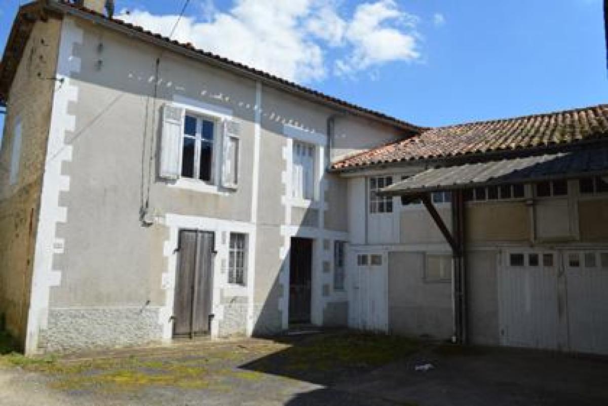 3 bedrooms House in Lizant, France No. 22733