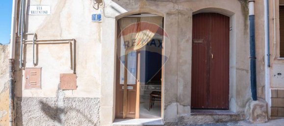 2 bedrooms House in Caltagirone, Italy No. 128677 10