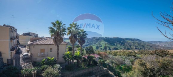 2 bedrooms House in Caltagirone, Italy No. 128677 8