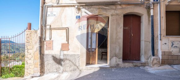 2 bedrooms House in Caltagirone, Italy No. 128677 3