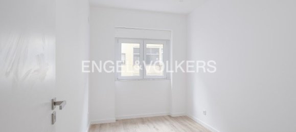2 bedrooms Apartment in Lisbon, Portugal No. 12607 12