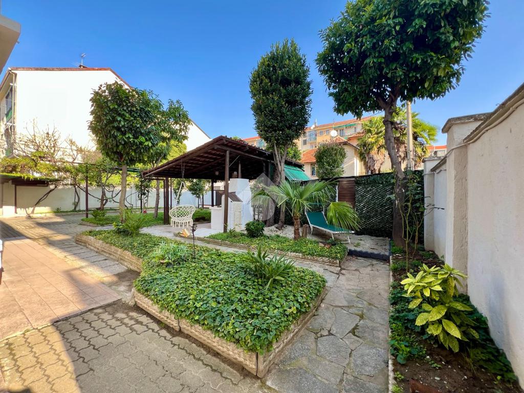 2 Schlafzimmer Villa in Rivoli, Italy, Nr. 329619