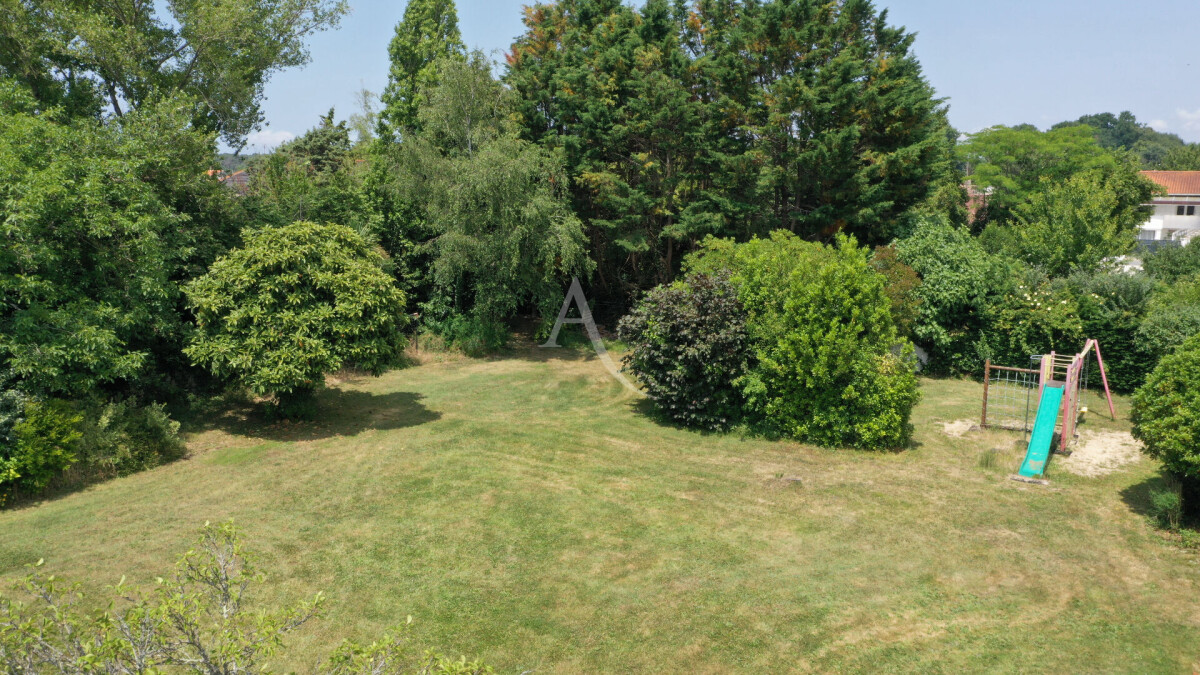 740m² Land in Saint-Palais-sur-Mer, France No. 326478