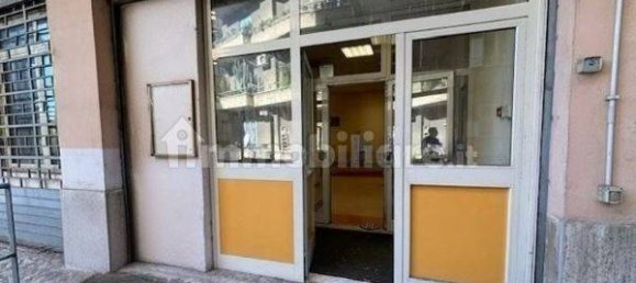 450m² Commercial property in Rome, Italy No. 375572 2