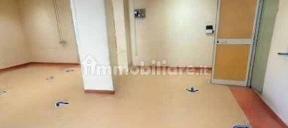 450m² Commercial property in Rome, Italy No. 375572 6