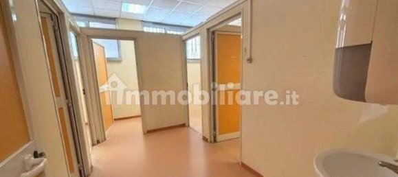 450m² Commercial property in Rome, Italy No. 375572 10