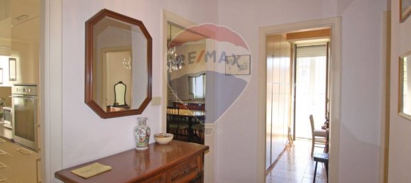 3 rooms Apartment in Rome, Italy No. 52570 5