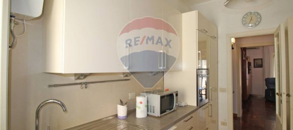 3 rooms Apartment in Rome, Italy No. 52570 3