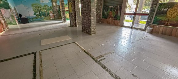 160m² Commercial property in Rome, Italy No. 158197 18