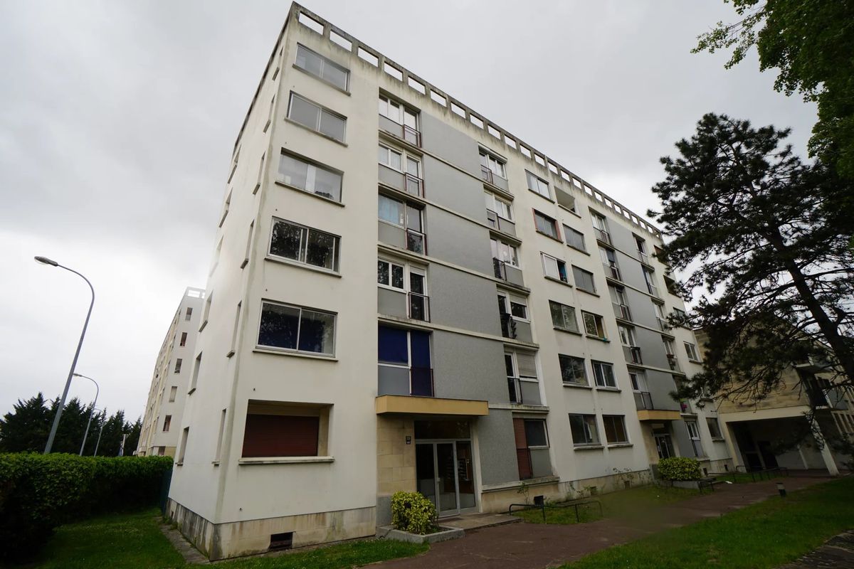 2 bedrooms Apartment in Bondy, France No. 183155