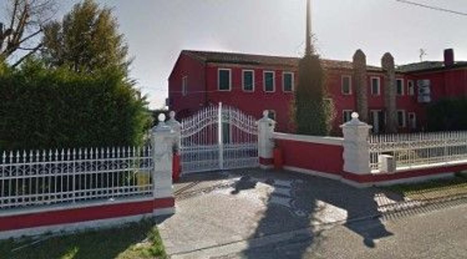 Casa de 6 habitaciónes en Camponogara, Italy No. 210158