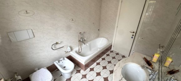 Квартира с 6 комнатами в Фермо, Италия № 189060 14