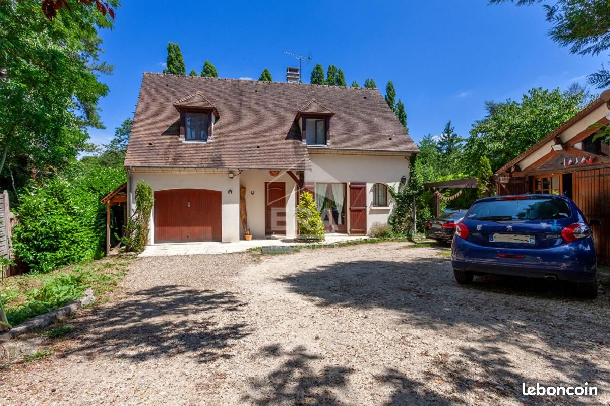 Casa de 3 dormitorios en Beynes, France No. 327088