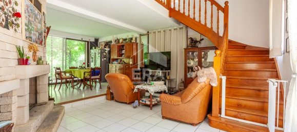 Casa de 3 dormitorios en Beynes, France No. 327088 4