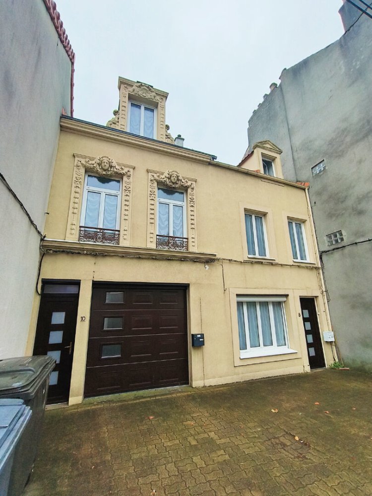 5 bedrooms Building in Boulogne-sur-Mer, France No. 68451