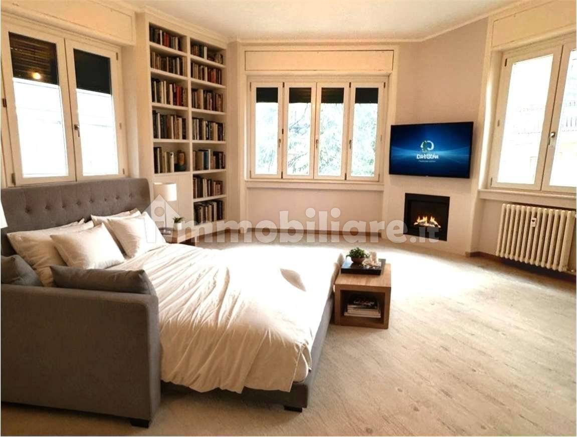 5 rooms Apartment in Varese, Italy No. 354350